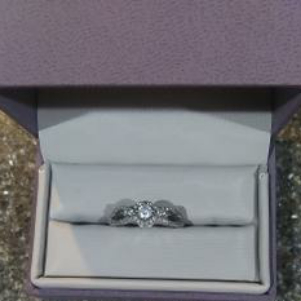 Diamond ring twist